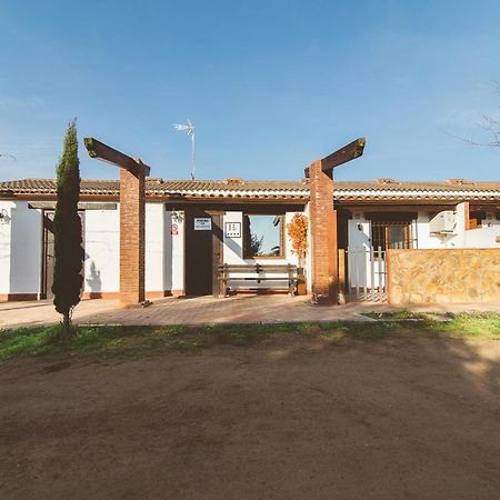 Hotel El Pueblo De Leo à Badajoz Extérieur photo