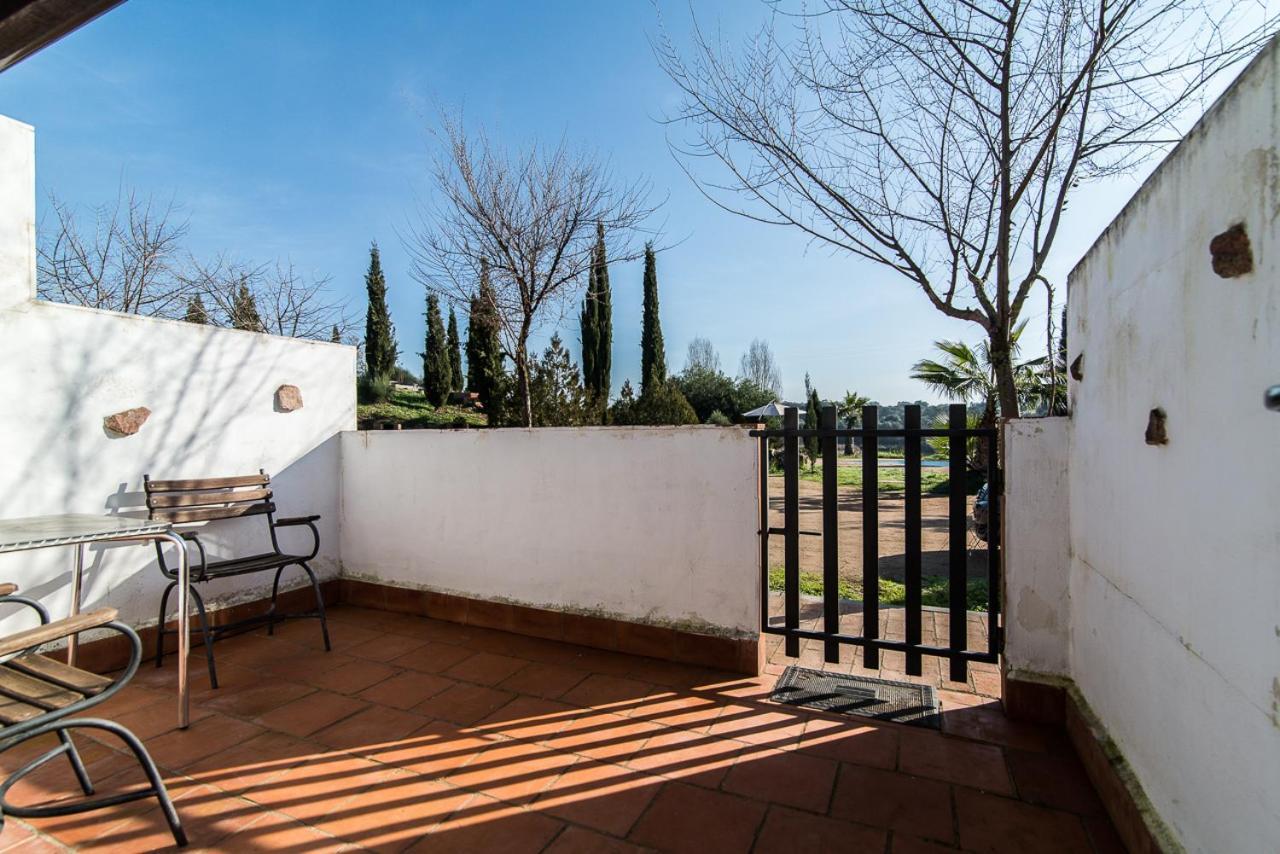 Hotel El Pueblo De Leo à Badajoz Extérieur photo
