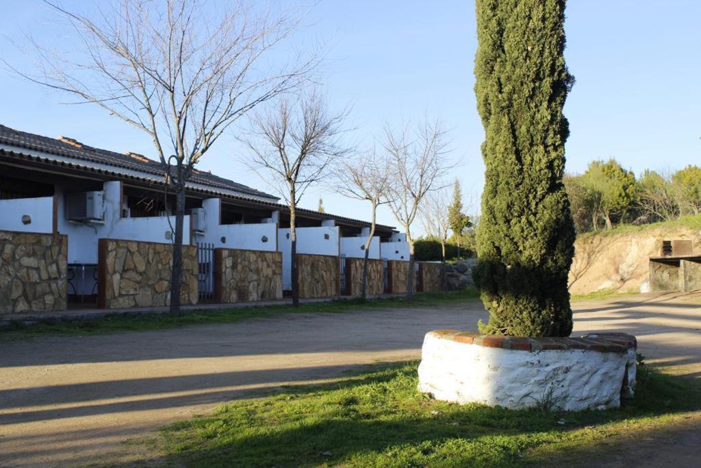 Hotel El Pueblo De Leo à Badajoz Extérieur photo